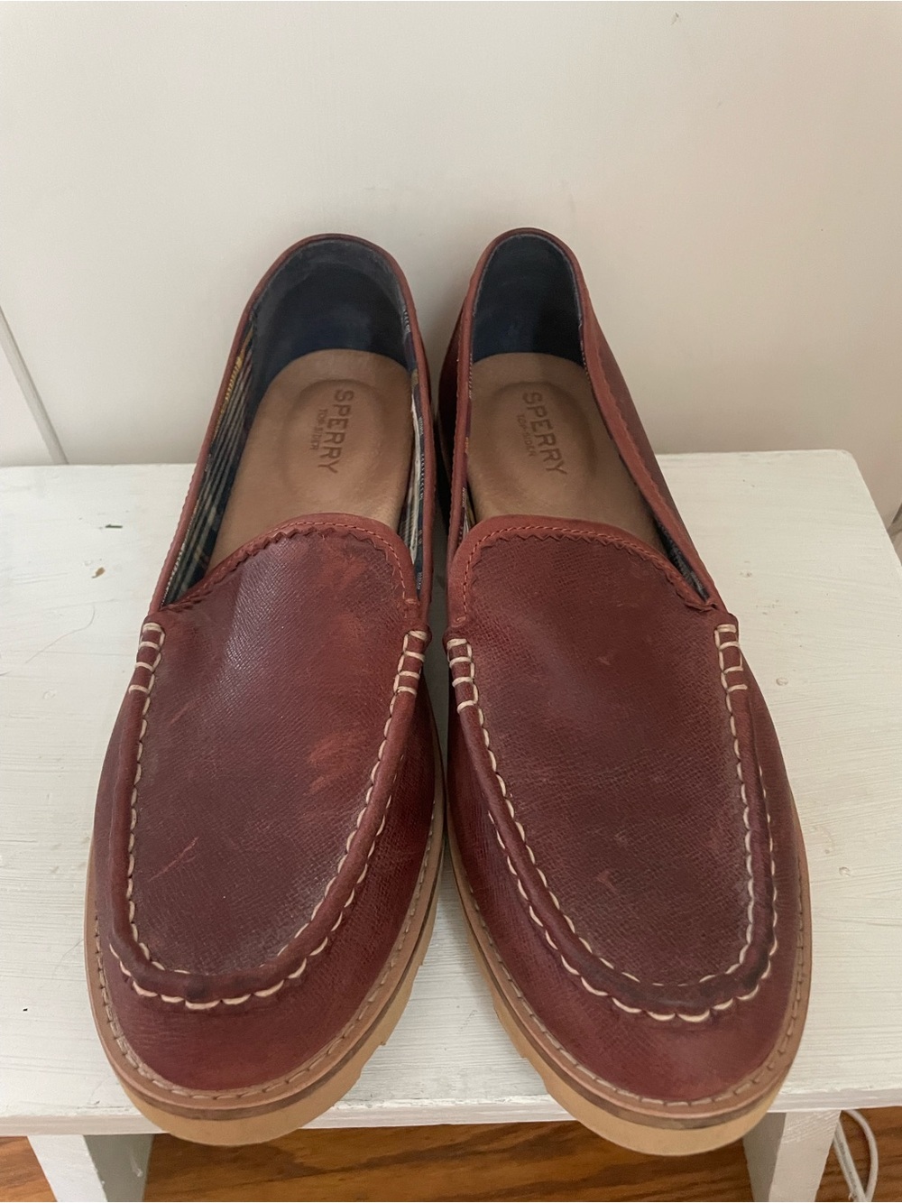 Women’s Casual Slip-On Loafers in Burgundy Size 9 - Picture 2 of 4